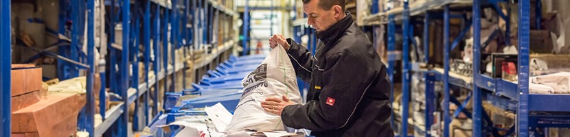 Worker dealing with document retrieval